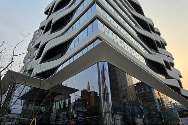 서울 성수동(2024)/색상 white, gray, black